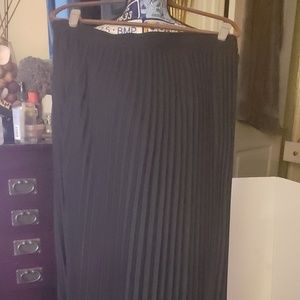 Long pleated skirt.